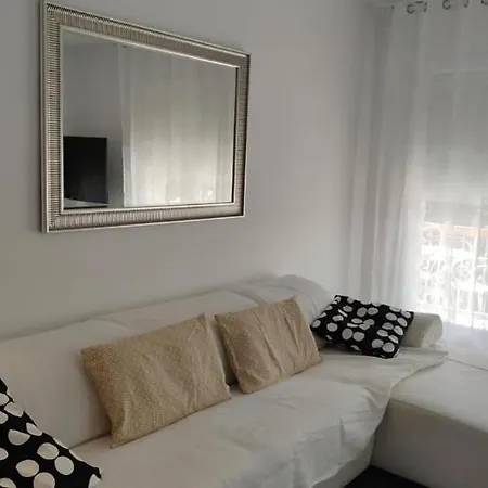 Isabel Vng *